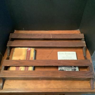 1027 Antique Wooden Oak Wall Book Holders with Wooden Duck Doorknocker