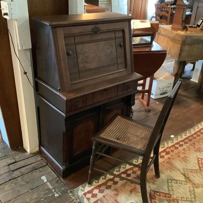 1070 Antique Victorian Walnut Desk with Chair