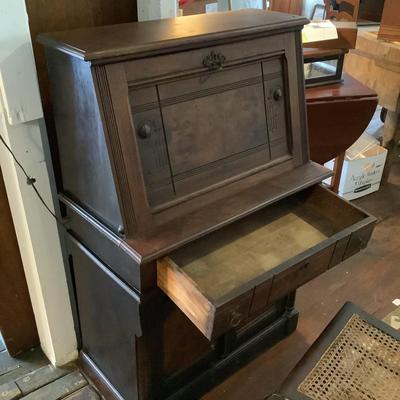 1070 Antique Victorian Walnut Desk with Chair
