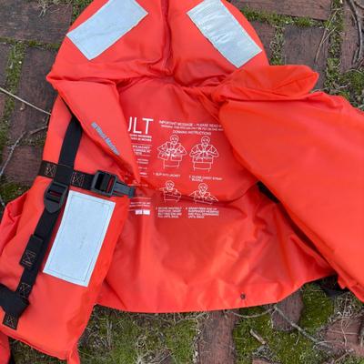 O 1173 Set of Two Stearns Life Vests