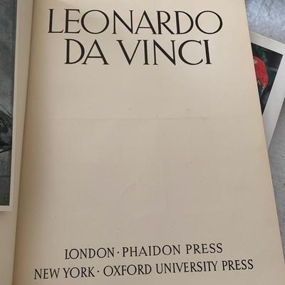 Leonardo DaVinci art book 14" tall