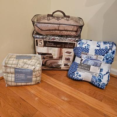 Queen Sized Bedding NIB (GB-DW)