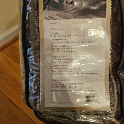 Queen Sized Bedding NIB (GB-DW)