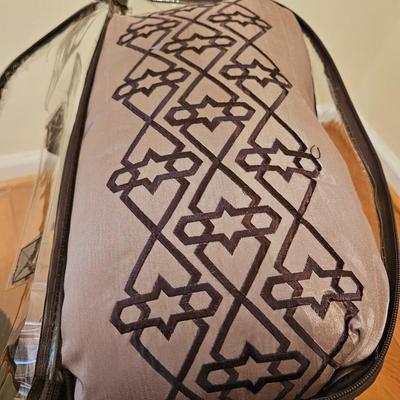 Queen Sized Bedding NIB (GB-DW)