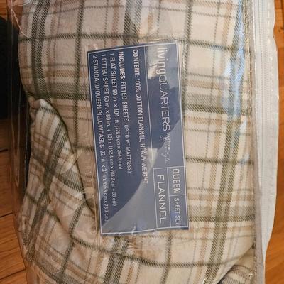Queen Sized Bedding NIB (GB-DW)