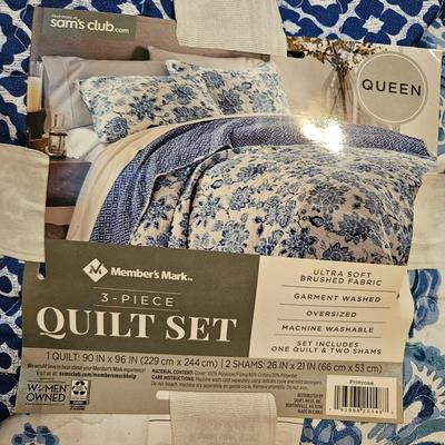 Queen Sized Bedding NIB (GB-DW)