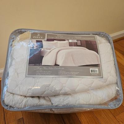 London Fog, Social Standards King Size Comforters and More (GB-DW)