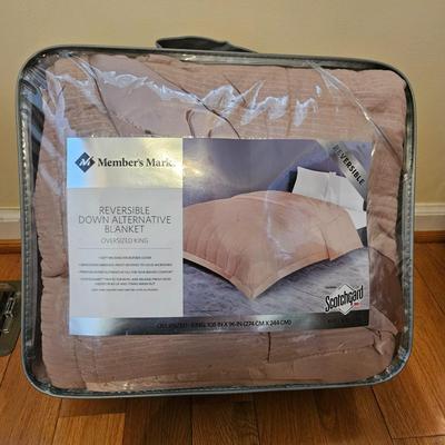 London Fog, Social Standards King Size Comforters and More (GB-DW)