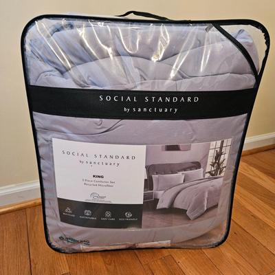 London Fog, Social Standards King Size Comforters and More (GB-DW)
