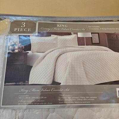 London Fog, Social Standards King Size Comforters and More (GB-DW)