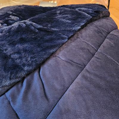 London Fog, Social Standards King Size Comforters and More (GB-DW)