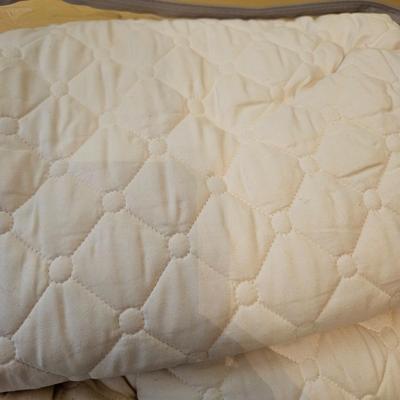 London Fog, Social Standards King Size Comforters and More (GB-DW)