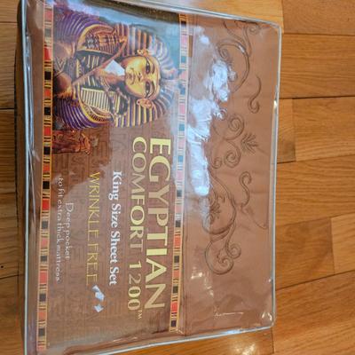 London Fog, Social Standards King Size Comforters and More (GB-DW)