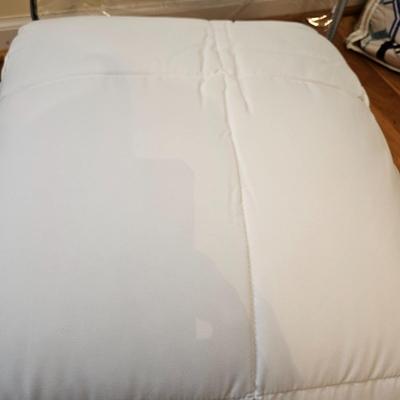 Lenox and Home Accents King Size Bedding (GB-DW)