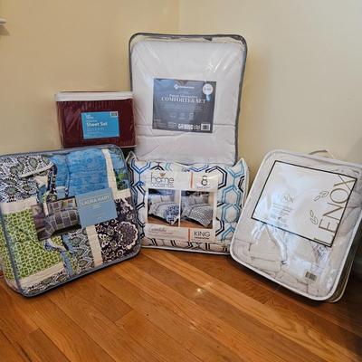 Lenox and Home Accents King Size Bedding (GB-DW)