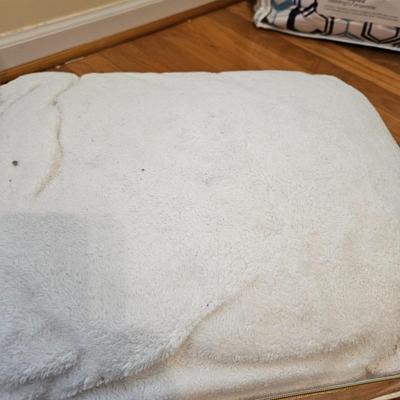 Lenox and Home Accents King Size Bedding (GB-DW)