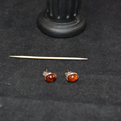 925 Sterling Baltic Amber Stud Earrings 1.5g