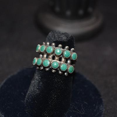 Vintage Sterling Navajo Ring with Malachite Size 5.5 4.7g