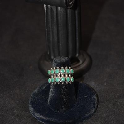 Vintage Sterling Navajo Ring with Malachite Size 5.5 4.7g