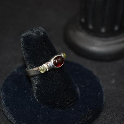 925 Sterling Ring with Baltic Amber & Peridot Size 7 - 3.0g