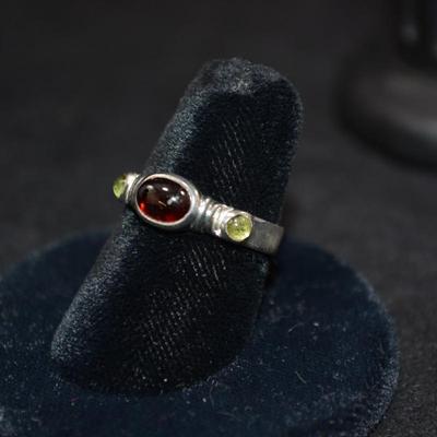 925 Sterling Ring with Baltic Amber & Peridot Size 7 - 3.0g