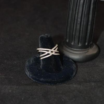 925 Sterling Ring with Quartz Settings Size 7 - 5.5g
