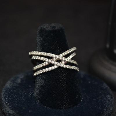 925 Sterling Ring with Quartz Settings Size 7 - 5.5g