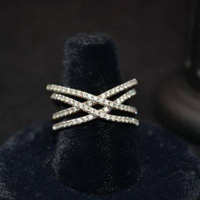 925 Sterling Ring with Quartz Settings Size 7 - 5.5g