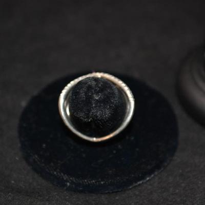 925 Sterling Ring with Quartz Settings Size 7 - 5.5g