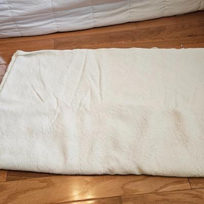 Queen Size Blankets, Shams and a Quilt (GB-DW)