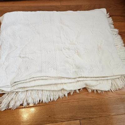 Queen Size Blankets, Shams and a Quilt (GB-DW)