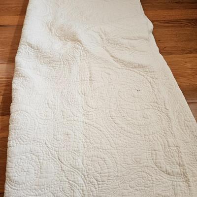 Queen Size Blankets, Shams and a Quilt (GB-DW)