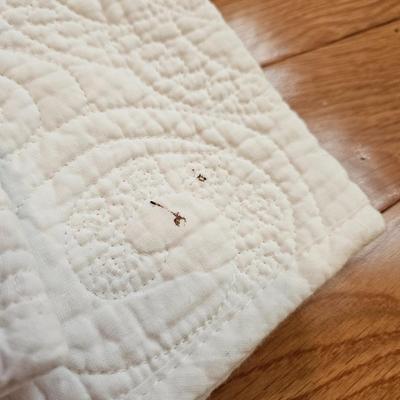 Queen Size Blankets, Shams and a Quilt (GB-DW)