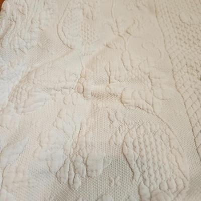 Queen Size Blankets, Shams and a Quilt (GB-DW)