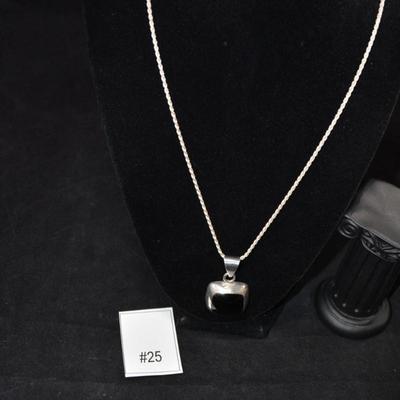 925 Sterling Twisted Chain 20" with 925 and Onyx Pendant 19.7g
