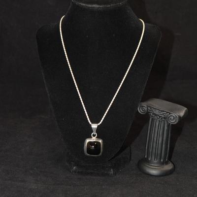 925 Sterling Twisted Chain 20" with 925 and Onyx Pendant 19.7g