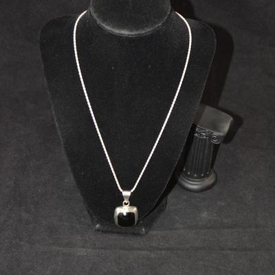 925 Sterling Twisted Chain 20" with 925 and Onyx Pendant 19.7g