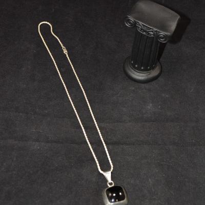 925 Sterling Twisted Chain 20" with 925 and Onyx Pendant 19.7g