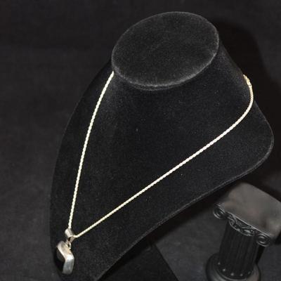 925 Sterling Twisted Chain 20" with 925 and Onyx Pendant 19.7g