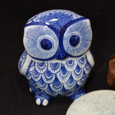 Lot of Assorted Owl Figures Wood, Agate, Ceramic, & Soapstone