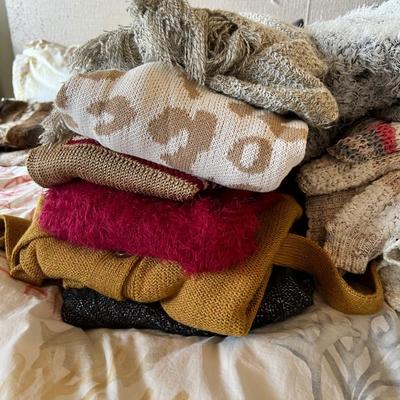 HUGE Lot of Women's Sweaters Sz SM