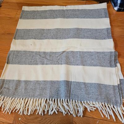 Women's Throws and Wraps (GB-DW)