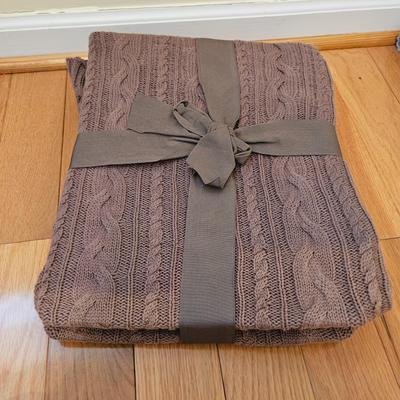 Women's Throws and Wraps (GB-DW)