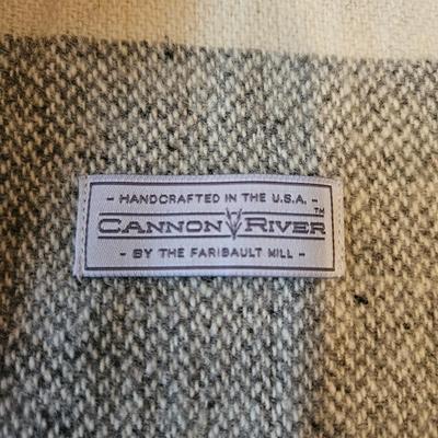 Women's Throws and Wraps (GB-DW)