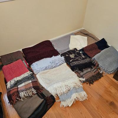 Women's Throws and Wraps (GB-DW)