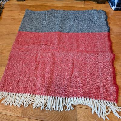 Women's Throws and Wraps (GB-DW)