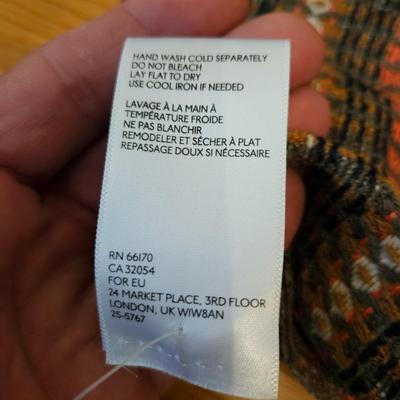 Women's Throws and Wraps (GB-DW)