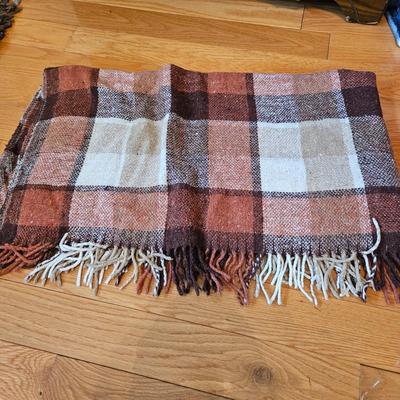 Women's Throws and Wraps (GB-DW)