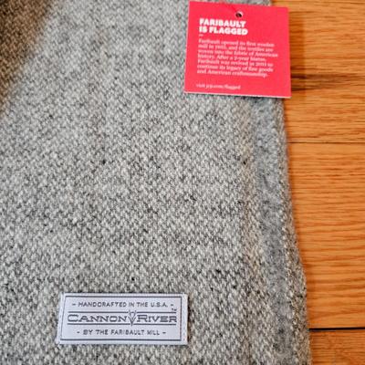 Women's Throws and Wraps (GB-DW)