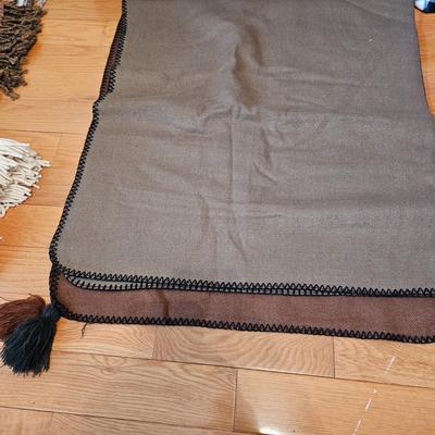 Women's Throws and Wraps (GB-DW)